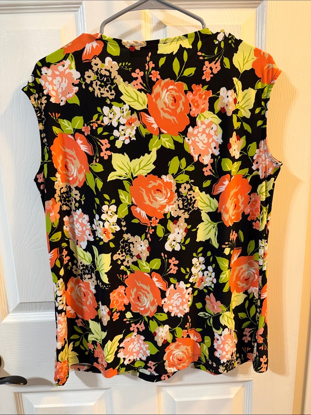 🖤 Kasper Black Floral Key Hole Sleeveless Blouse Top w/ Coral Orange and Green - Picture 2 of 5